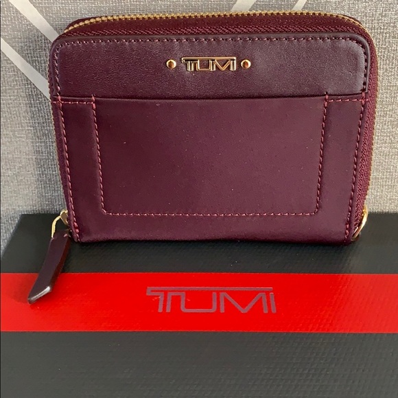 tumi tri fold zip around